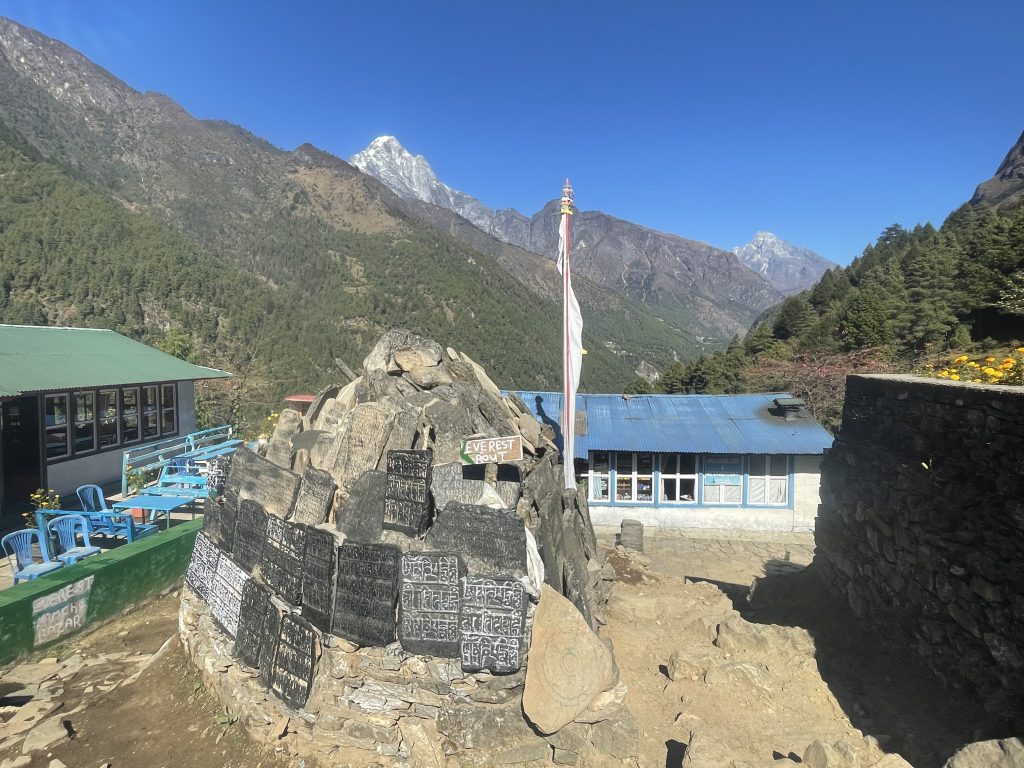 ebc gokyo chola pass trek