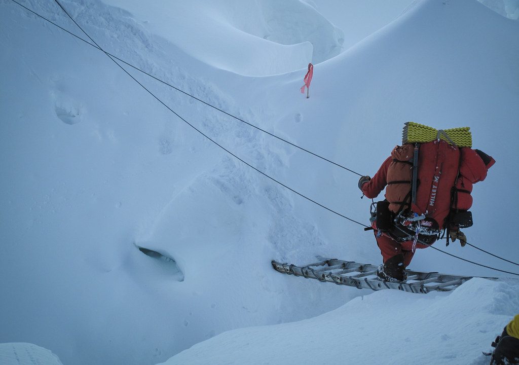 How many people died on Mount Everest​